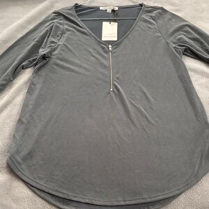 Green envelope Gray Zip V-Neck 3/4 in Sleeve Top